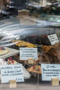 Laura´s Deli serviert gesunden Kuchen in Düsseldorf