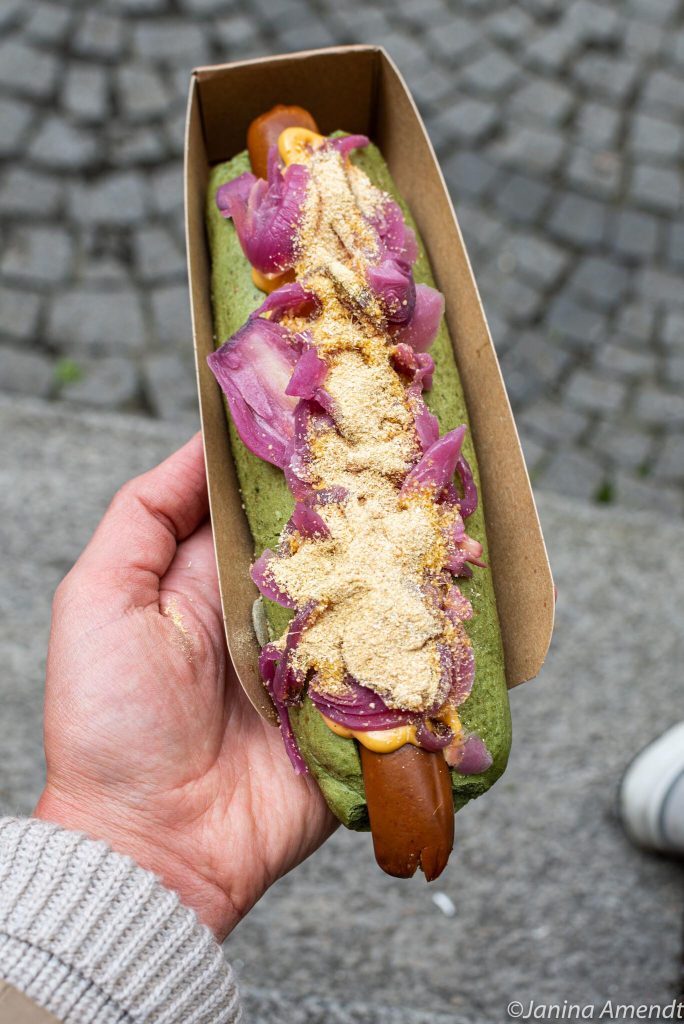 Veganer Hot Dog von Organic Garden in München