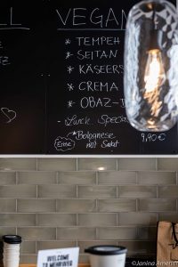 Veganer Käse kaufen in München bei The Vegan Affair im Glockenbach