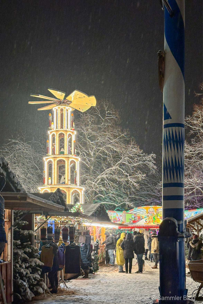 Weihnachtsmarkt unterm Maibaum in München